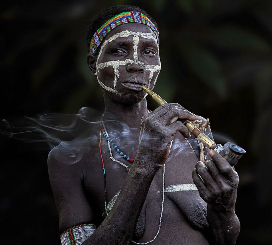 Фотопроект "Курильщики; Южный Судан" фотограф Ana Maria Robles