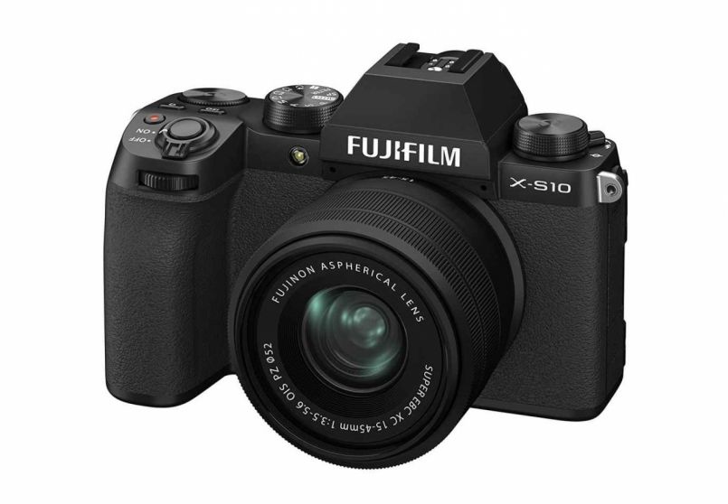 Старт продаж FUJIFILM X-S10 с объективом XC15-45mmF3.5-5.6 OIS PZ