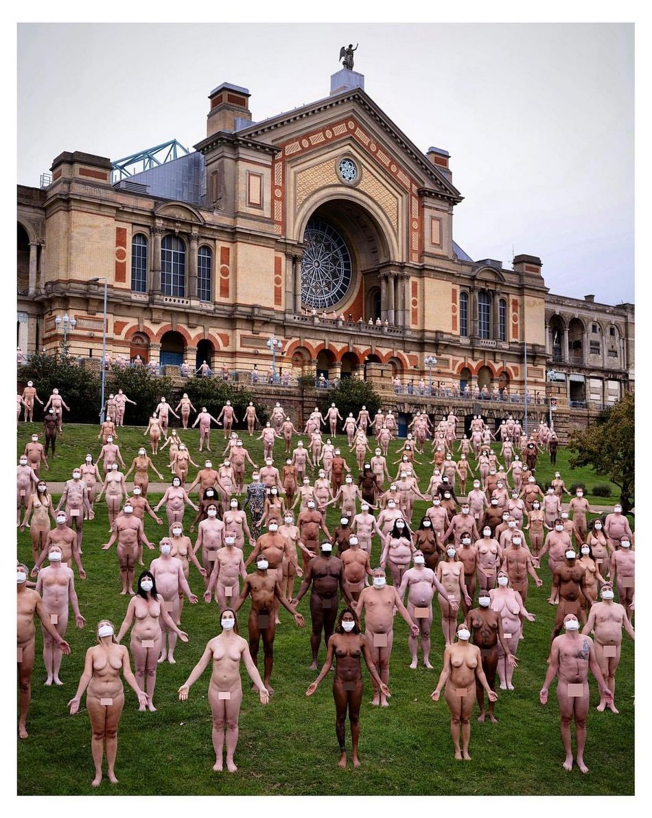 Невероятные обнажённые инсталляции от знаменитого фотохудожника Spencer Tunick