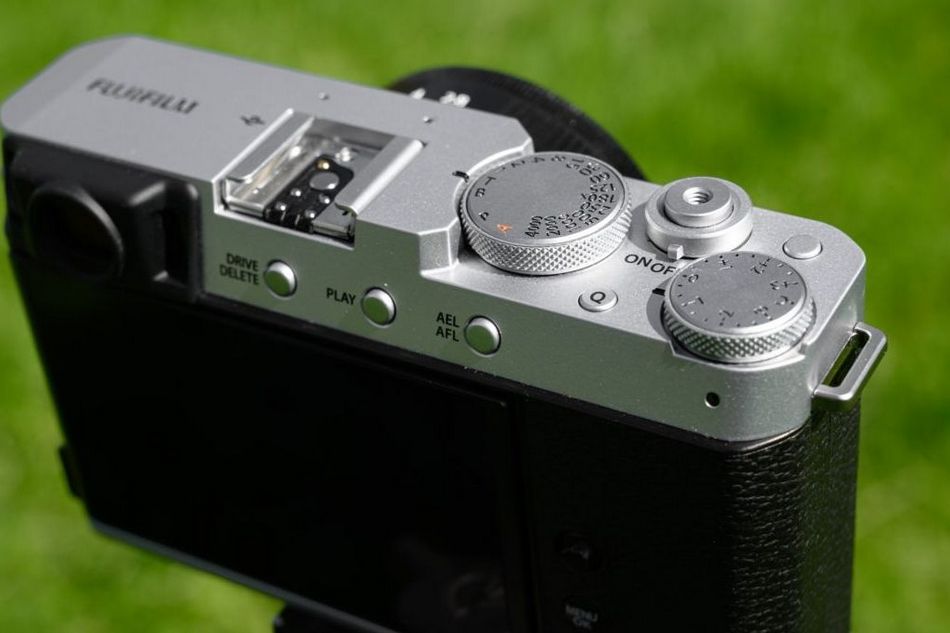 Обзор и тест Fujifilm X-E4: беззеркальная камера для эстетов?